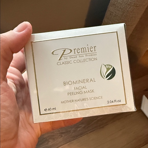 New in box Premier BioMineral Facial Peeling Mask -